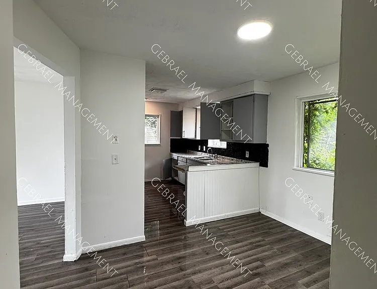 808 Chatham Dr — Photo 7