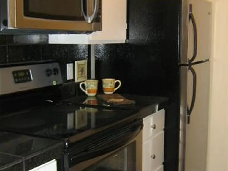 1509 W 39th 1/2 St #104 — Photo 5