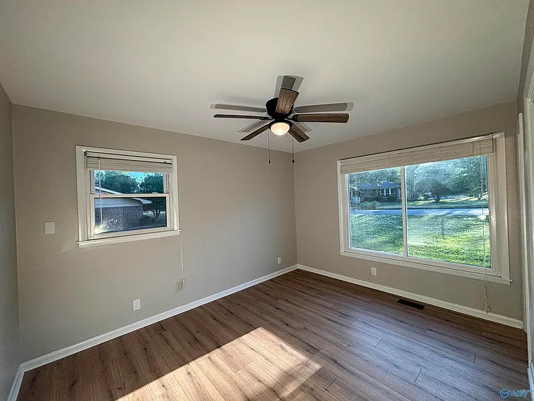 510 Clift Dr — Photo 21