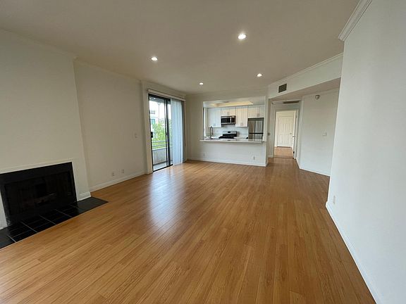 4th image of 900 S Bedford St APT 201
