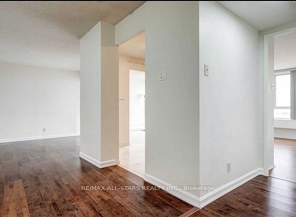 4th image of 41 Markbrook Ln #1505