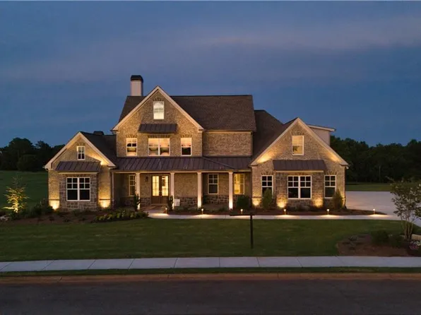 557 Club Dr, Commerce, GA 30530