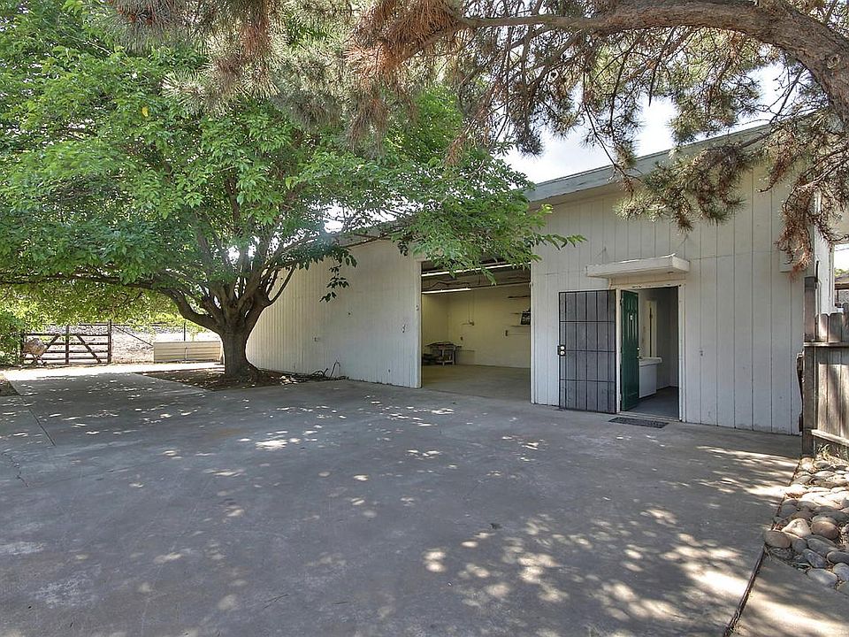 1st image of 1104 S Sacramento St
