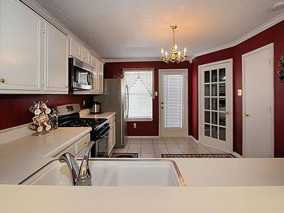 5th image of 1703 Creekbend Dr
