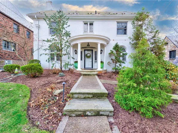 37 Sunnyhill Dr, Pittsburgh, PA 15228