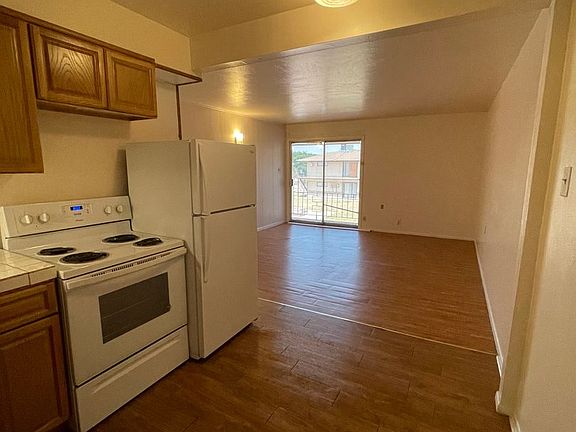 4th image of 2021 N Jefferson St Unit 31