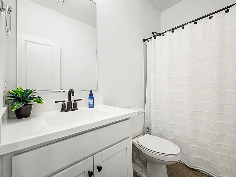Bathroom #2 ( Full bathroom with tub)