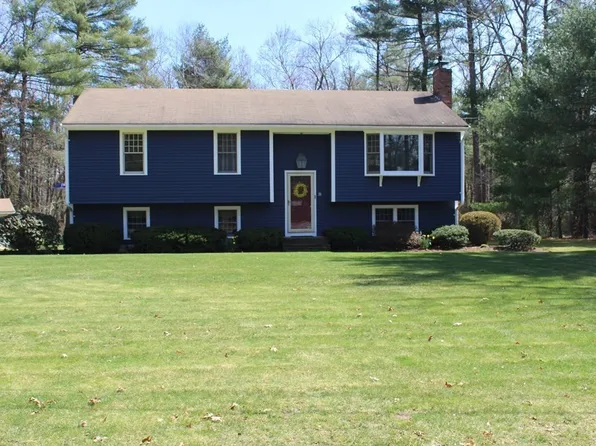 33 Hawthorne St, Hanson, MA 02341