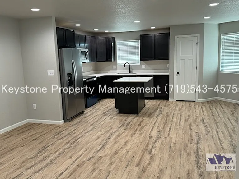 857 S Palomar Dr — Photo 3