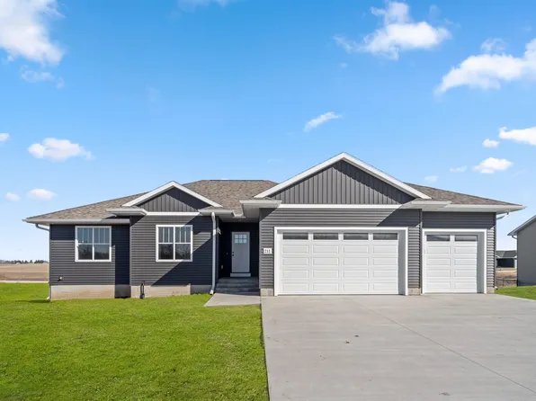 211 Pirate St, Hudson, IA 50643
