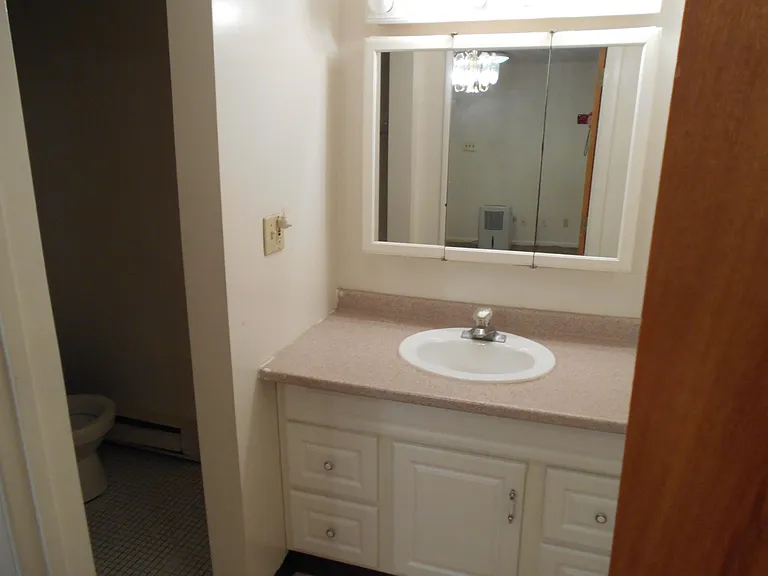 1417 E Tremont St #4 — Photo 8