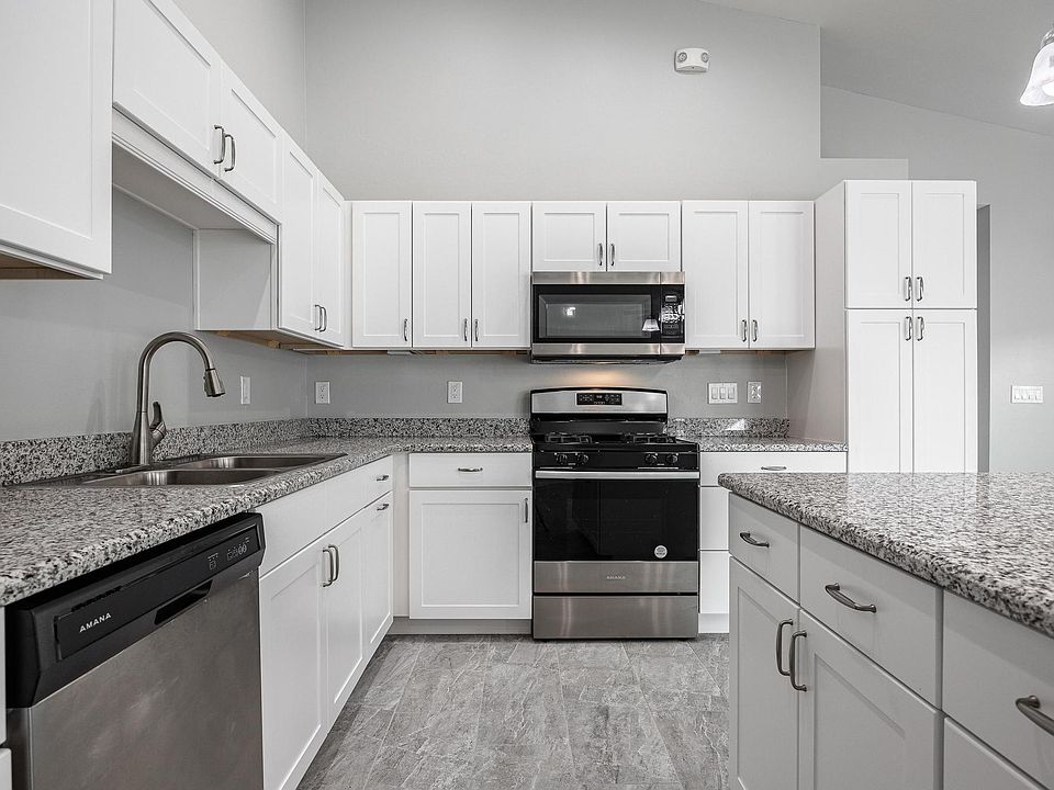 1st image of 184 Village Cir #1