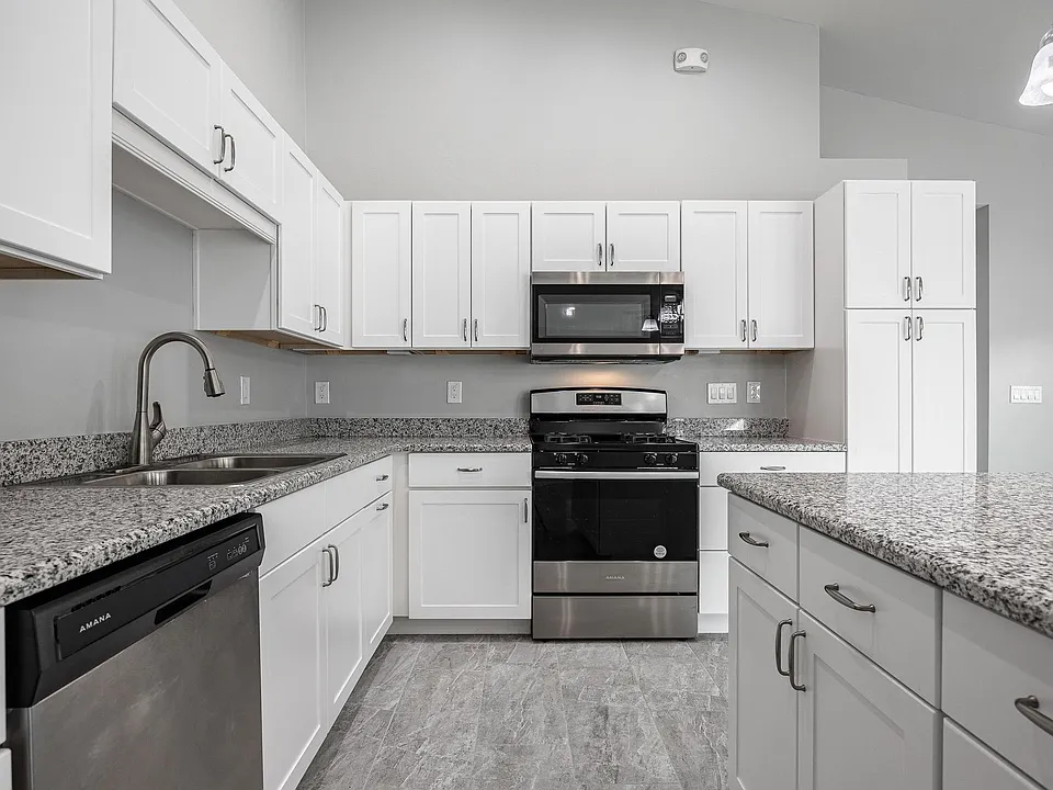 184 Village Cir #1