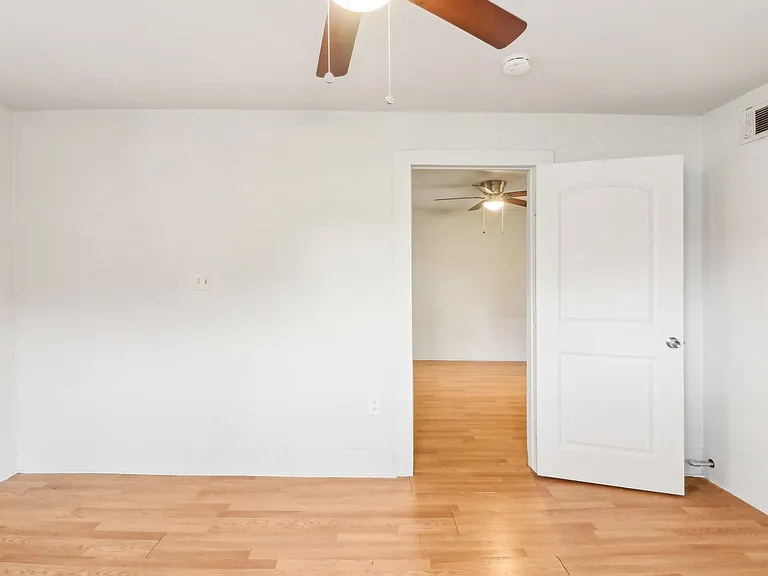 1906 Grainger St #1906 — Photo 16