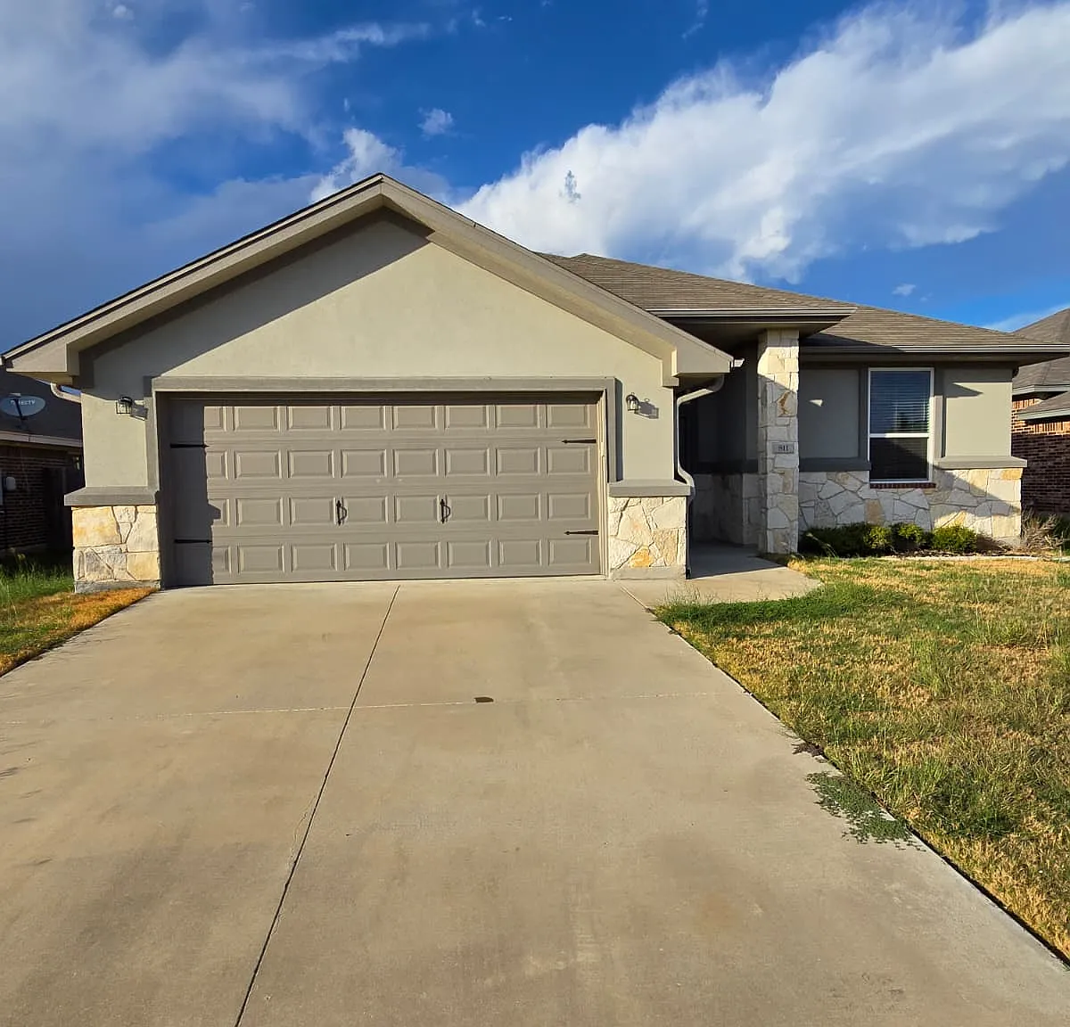 4 bed, 2056 sqft, $1,895 — Photo 1