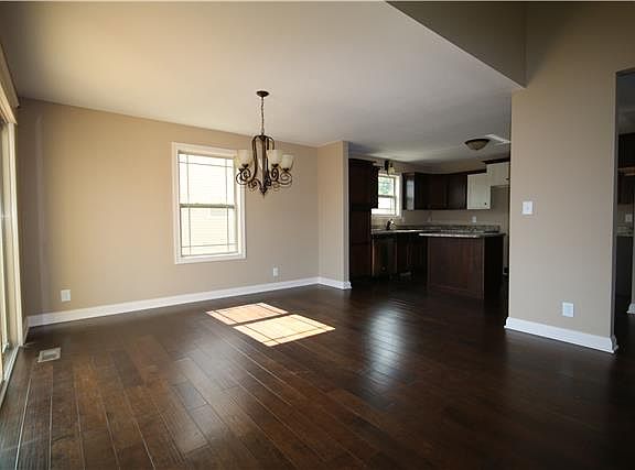 4th image of 1022 Sunrise Dr
