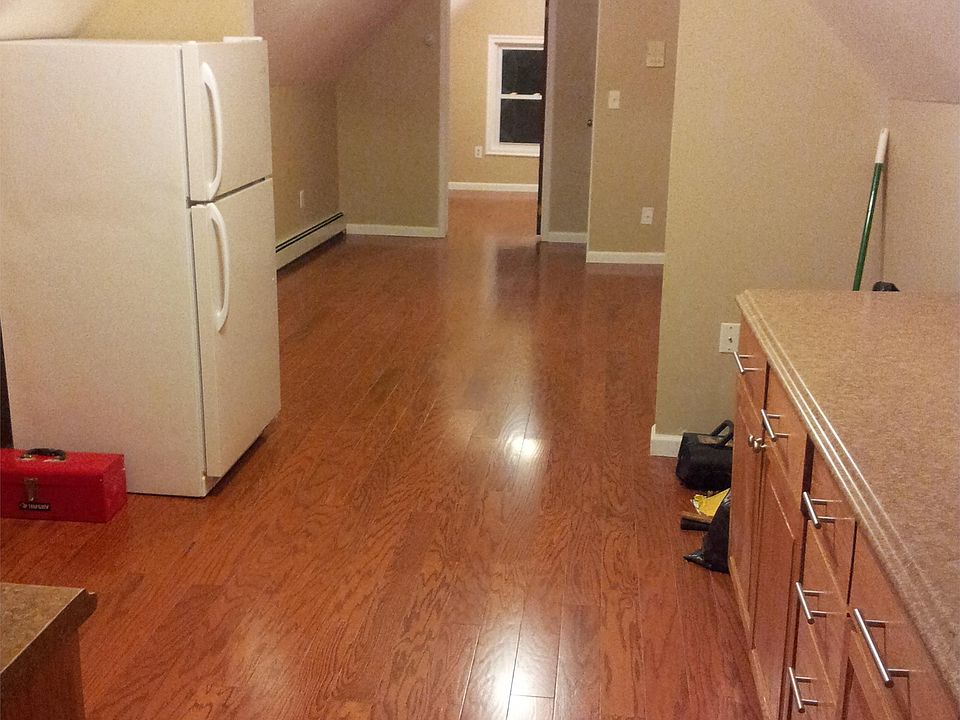 2nd image of 48 Wilson Pl #2