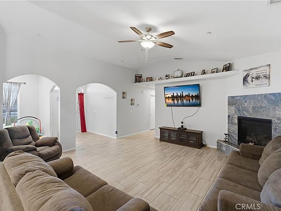 4th image of 8984 Peach Ave