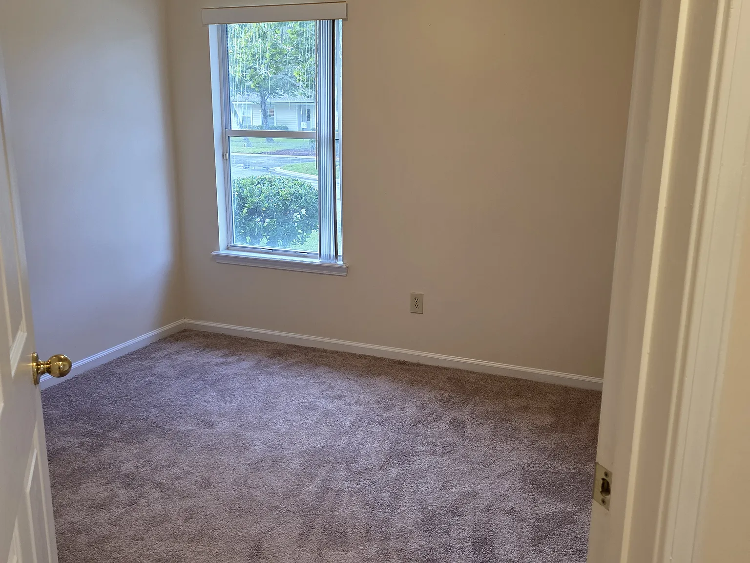 3 bed, 1440 sqft, $2,100 — Photo 3