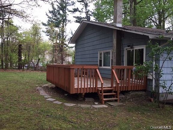 5th image of 9 Bayberry Dr