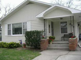 239 S Weaver St, Hesston, KS 67062