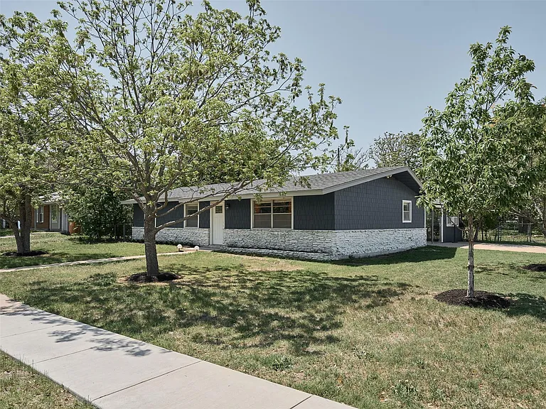 7706 Delafield Ln — Photo 39