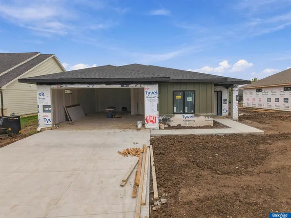 4121 Carnation Dr, Lincoln, NE 68516