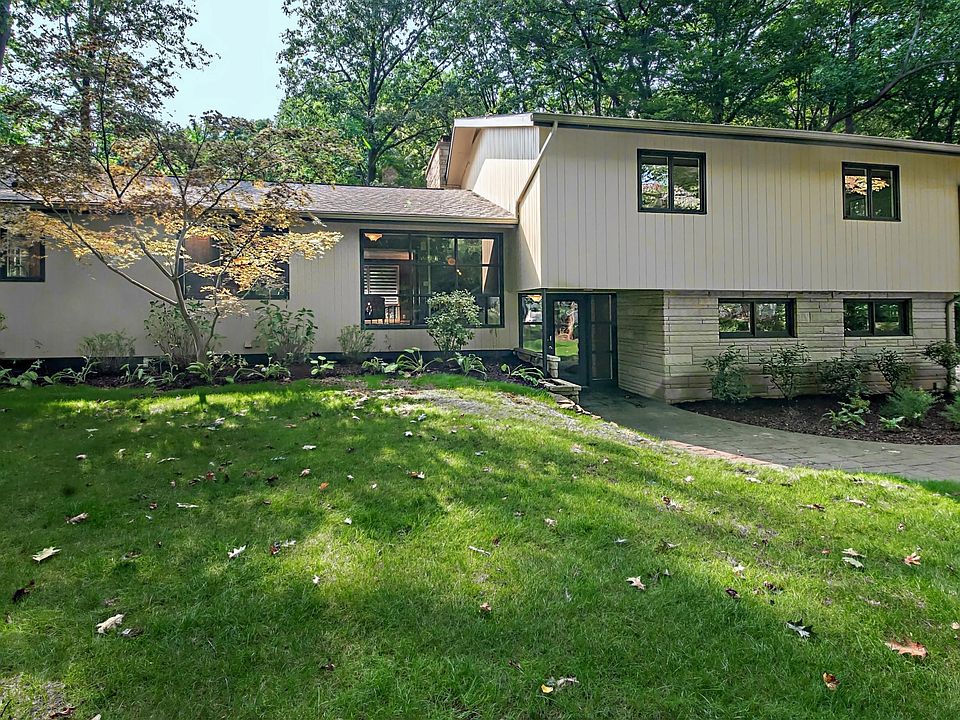 1st image of 1355 Point O Woods Dr