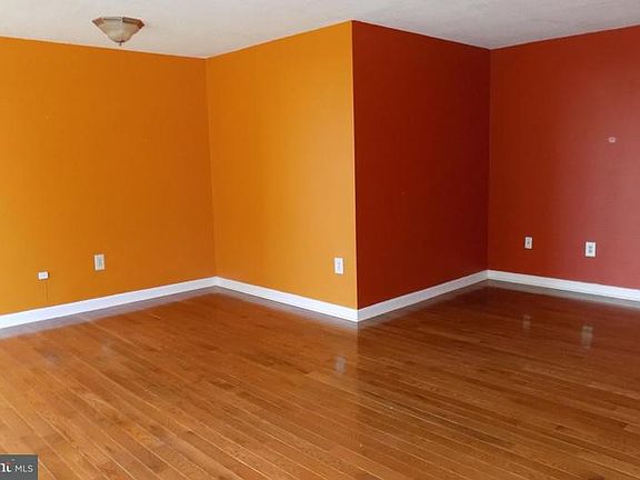 3rd image of 4600 S 4 Mile Run Dr APT 140