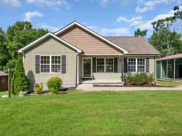 1315 N Charlotte St, Dickson, TN 37055