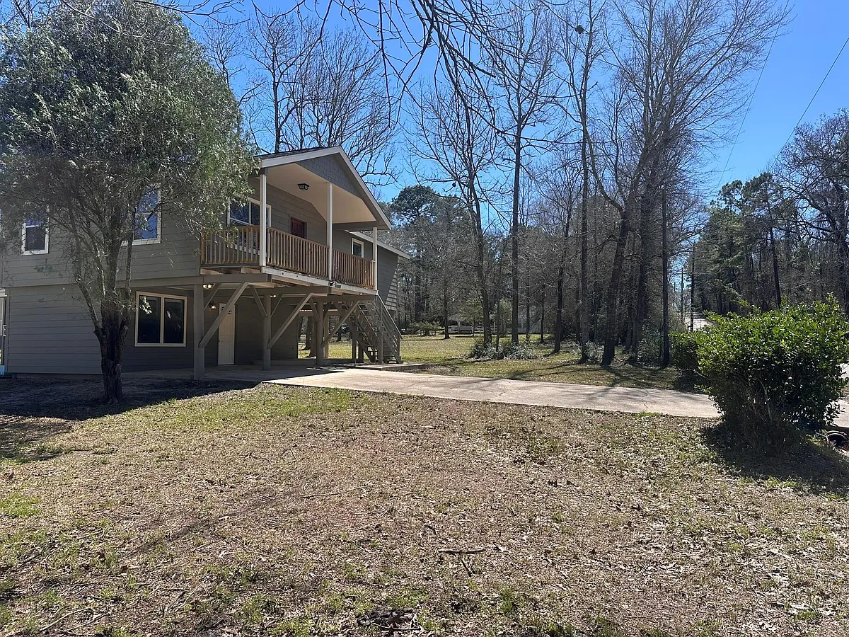 Building Photo - 13868 Cedar Hill Dr