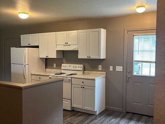 3rd image of 2872 N Meadowlark Dr
