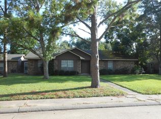 237 Narcissus St, Lake Jackson, TX 77566