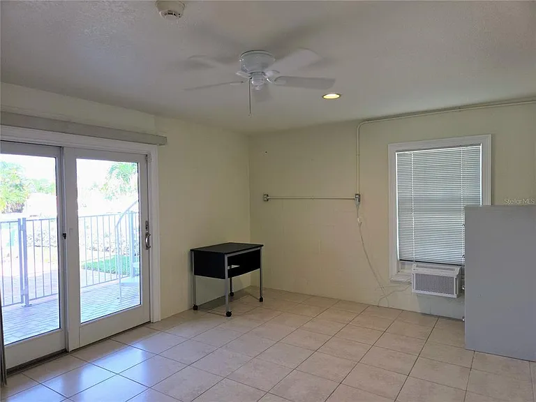 11820 Capri Cir S — Photo 41