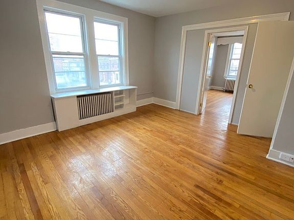 3rd image of 74 William St #2