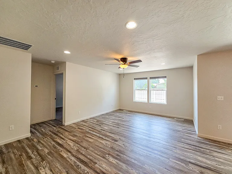 262 Ash Loop — Photo 3