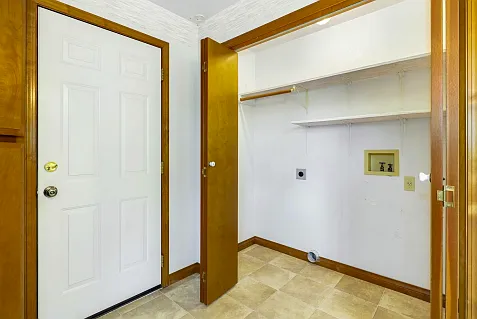 3 bed, 1359 sqft, $3,295 — Photo 3