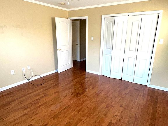 4th image of 7000 Catina St