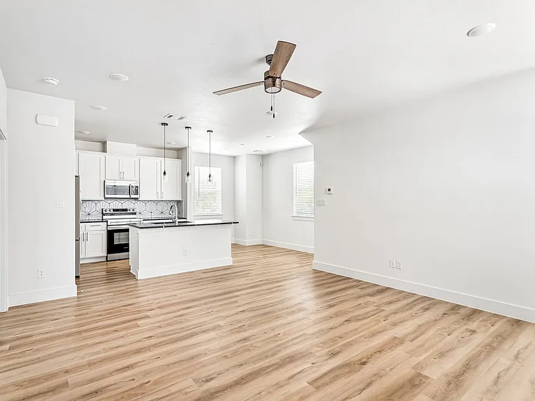 2505 Benbrook Blvd #504 — Photo 6
