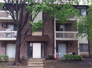 2272 Nichols Rd APT D, Arlington Heights, IL 60004