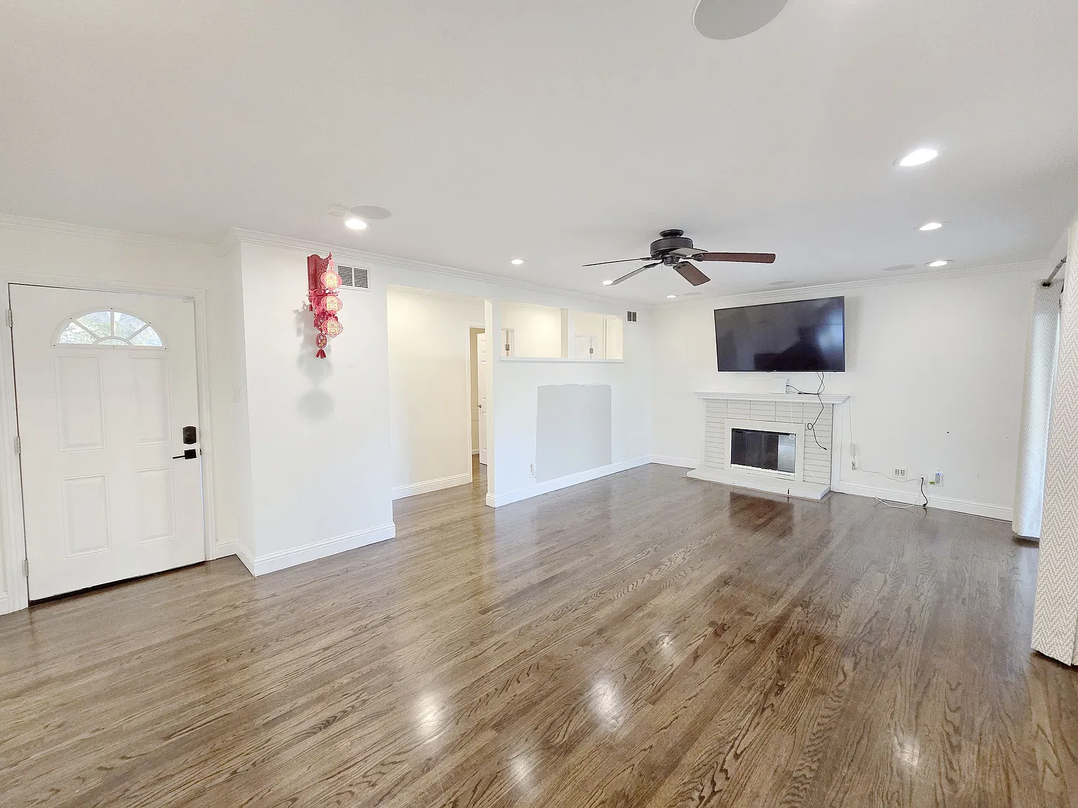 3 bed, 1300 sqft, $4,850 — Photo 3