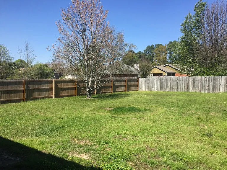 110 Eagle Dr — Photo 2