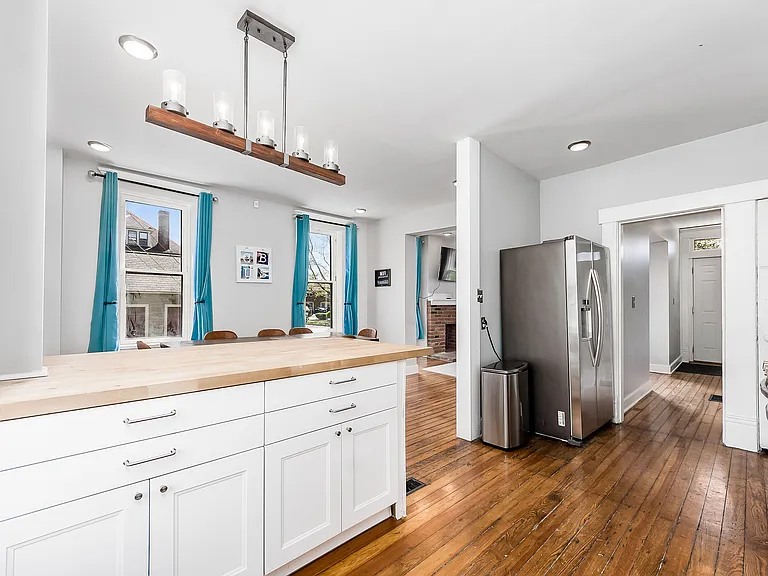 878 Harrison Ave — Photo 4