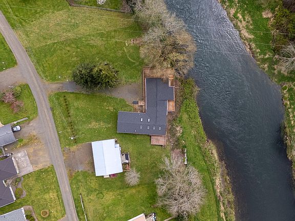 4th image of 18595 Nestucca Dr