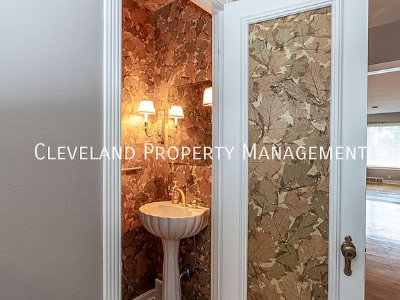 3rd image of 2983 Warrensville Center Rd