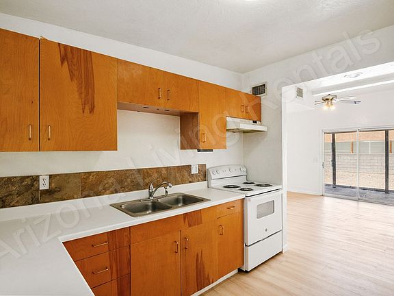 3rd image of 2065 Mesquite Ave Unit 5