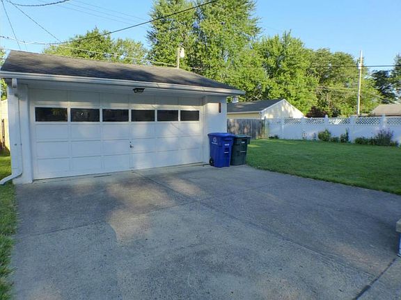 3rd image of 1255 Huntly Dr