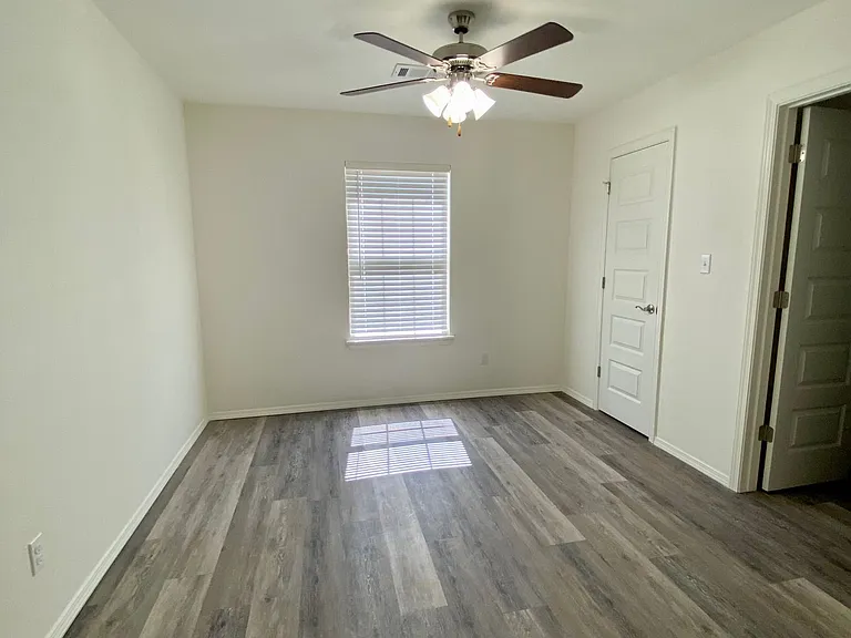 4211 Sante Fe Sq — Photo 13