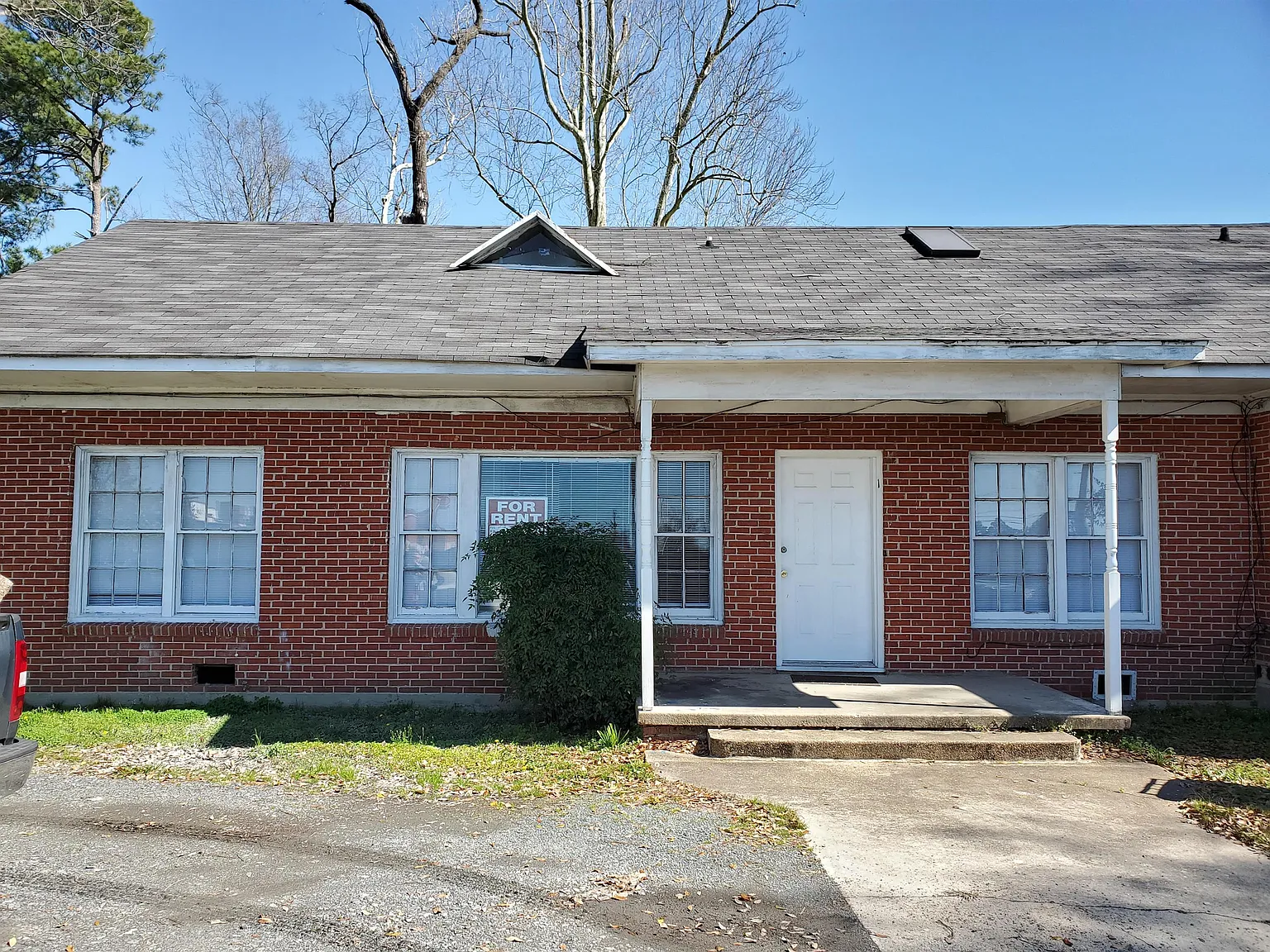 1000 Cole Ave — Photo 2