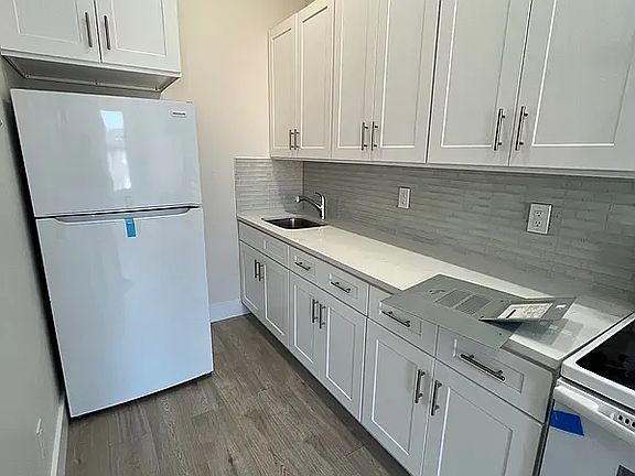 4th image of 1376 Flatbush Ave #4B